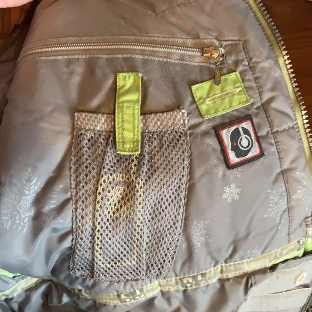 Obermeyer Phase ski / snowboard / cold weather jacket Junior Size 12